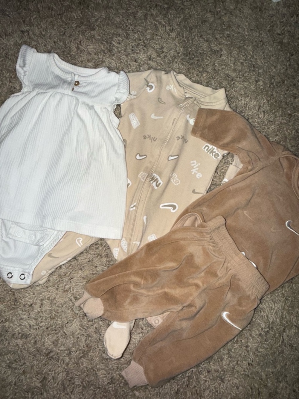 Nike Kids Matching Set in White, Beige, and Brown